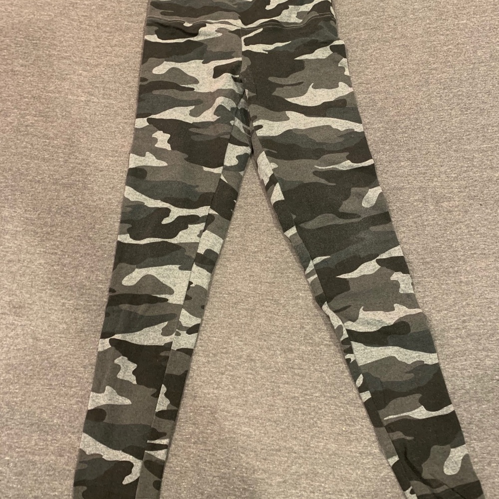 The Favorite High Rise Leggings Black & Gray Camo